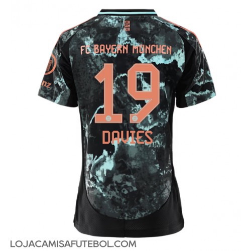 Camisa de Futebol Bayern Munich Alphonso Davies #19 Equipamento Secundário Mulheres 2024-25 Manga Curta